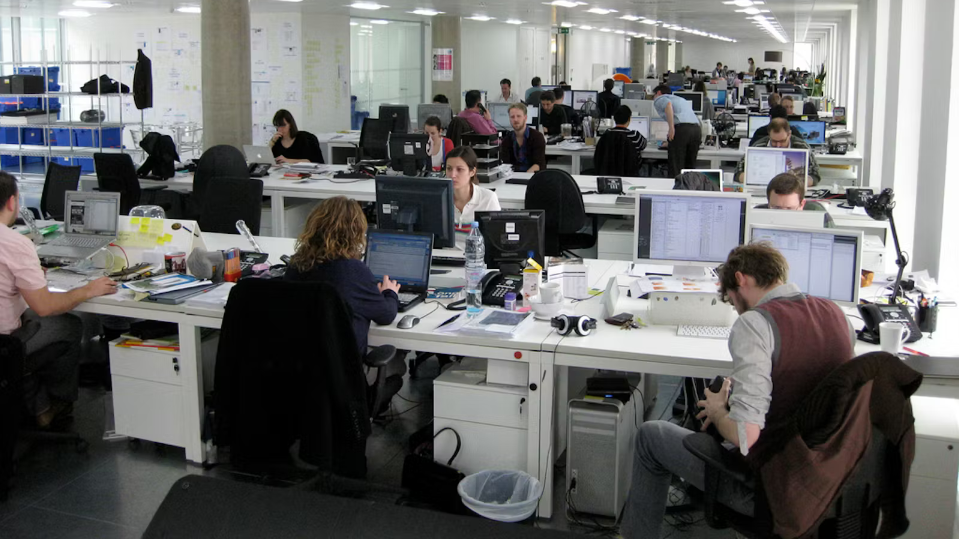 large number of employees showing a need of change in office workspace