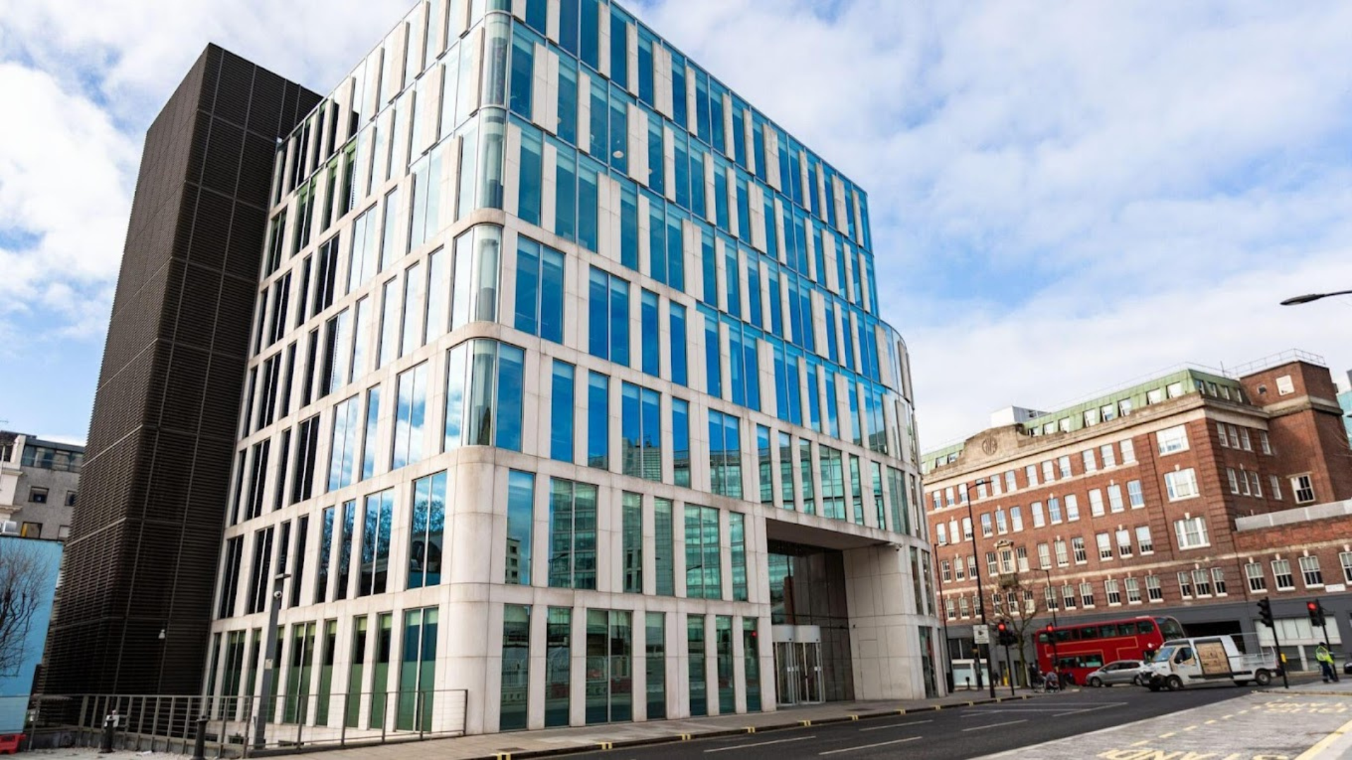 exterior office view of the wework 2 eastbourne terrace at paddington