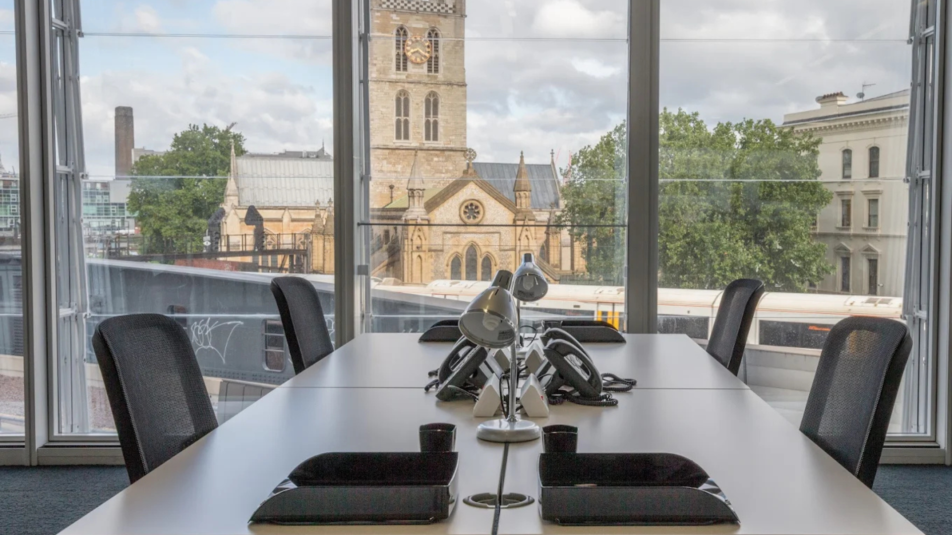 interior office view of the regus (the news building) near london bridge